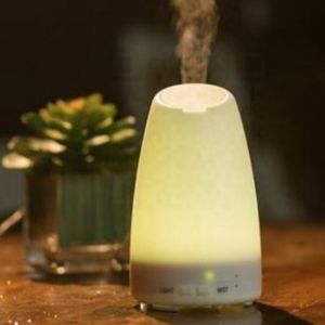 🆕️*NWT* AROMATHERAPY DIFFUSER ~7 CHANGING COLORS~ LIGHT & MIST ADJUSTABLE
